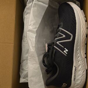 New Balance Men's Black and White Athletic Running Shoe